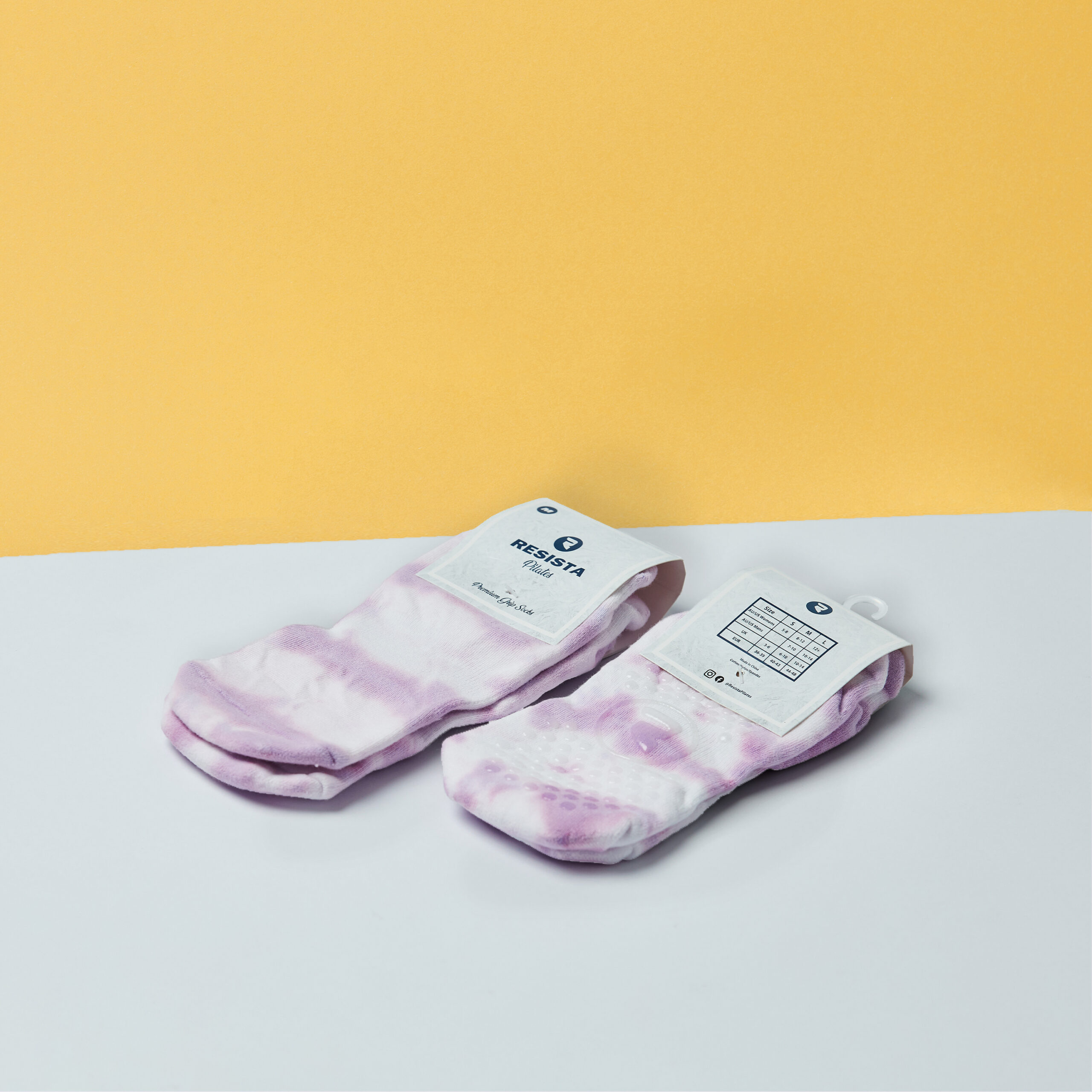 APE MEDICAL product photography_purple socks_B yellow