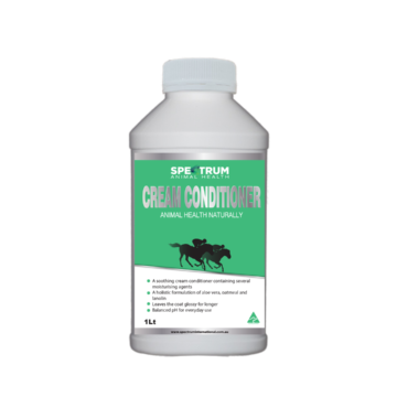 Spectrum Animal Health Cream Conditioner, 1L bottle. Designed for animal use, featuring a green label with text promoting natural health. Contains aloe vera, oatmeal, and lanolin to moisturize and leave the coat glossy, with a balanced pH for everyday use.
