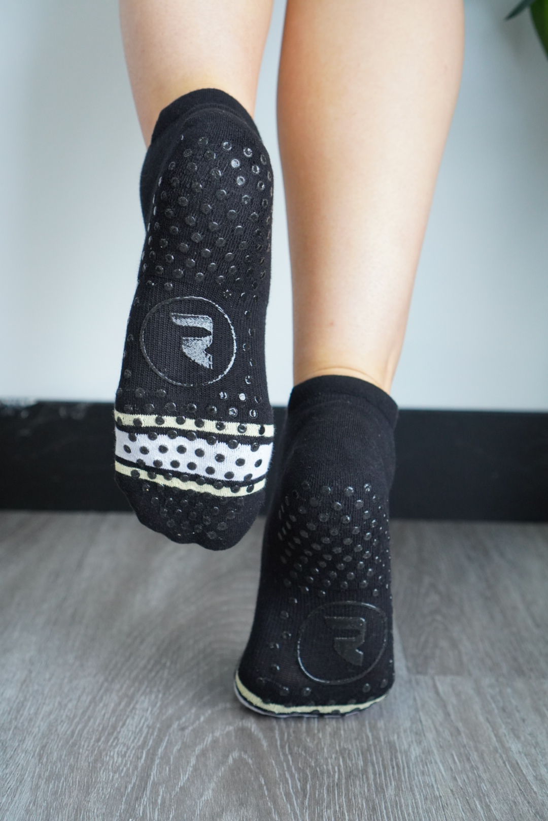 Resista Pilates Grip Black with Stripes Socks 5