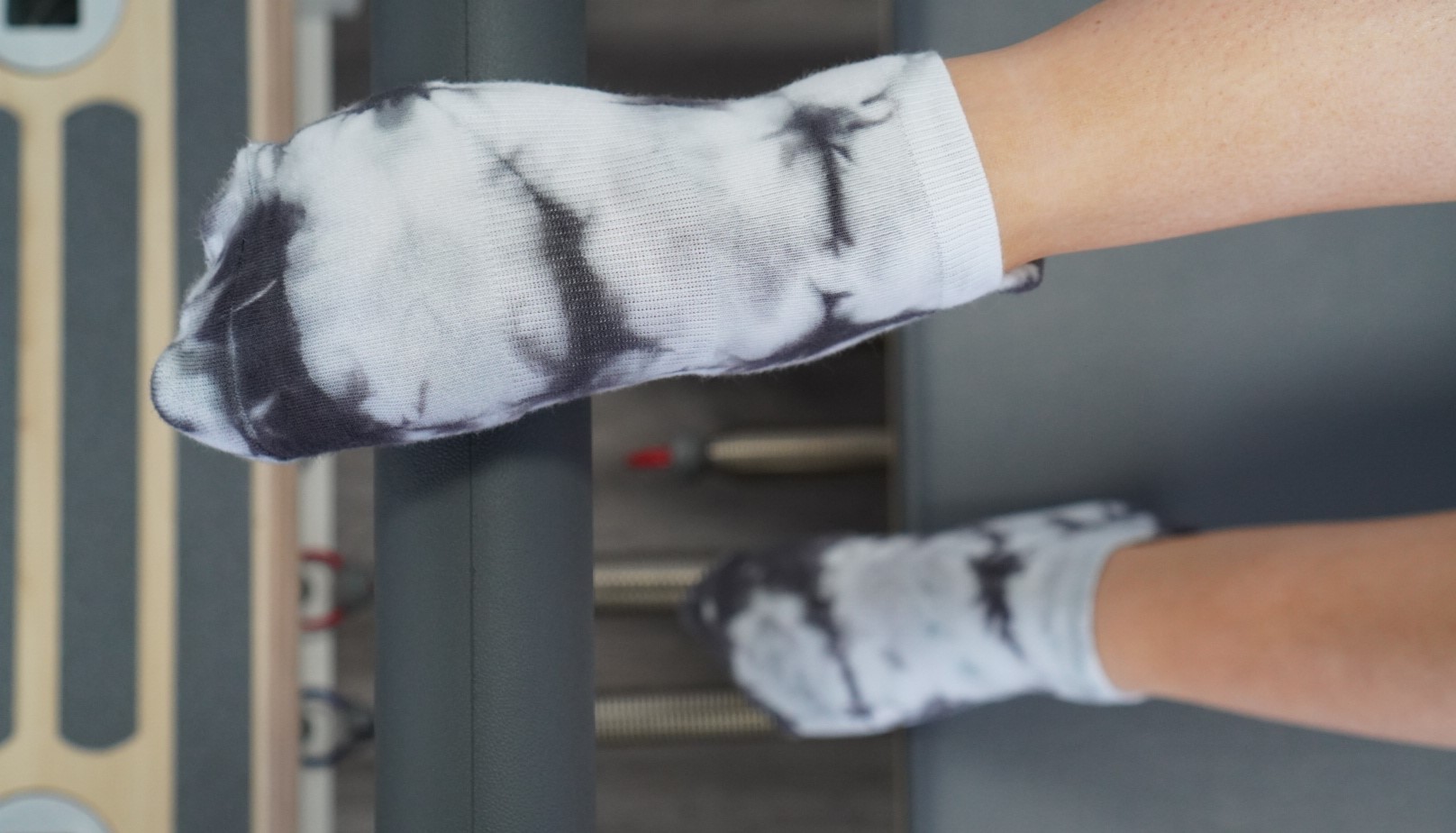Resista Pilates Grip Socks Midnight 4