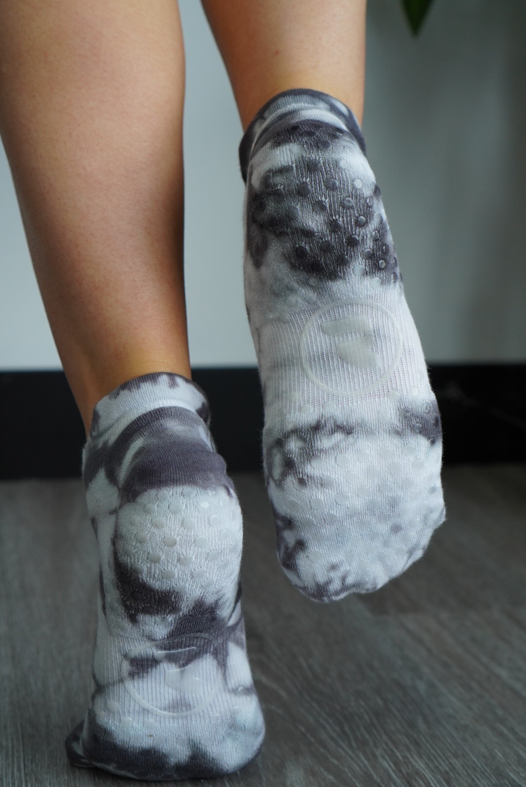 Resista Pilates Grip Socks Midnight5