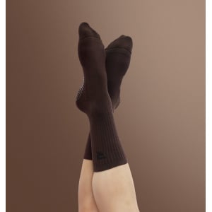 RESISTA Pilates Crew Socks – Choc